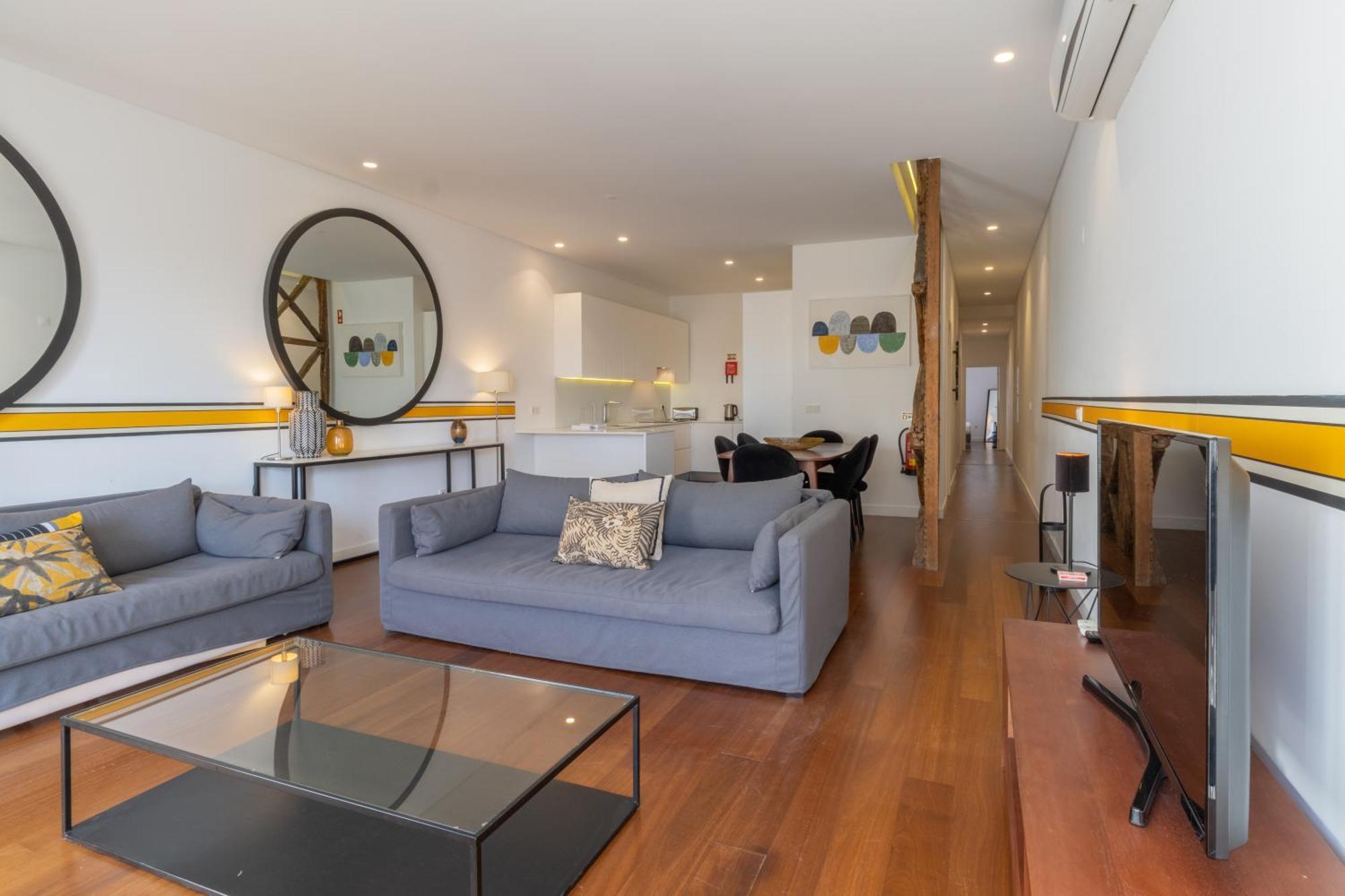 Spacious, Family Friendly 3br & 3wc. Ac/heating.