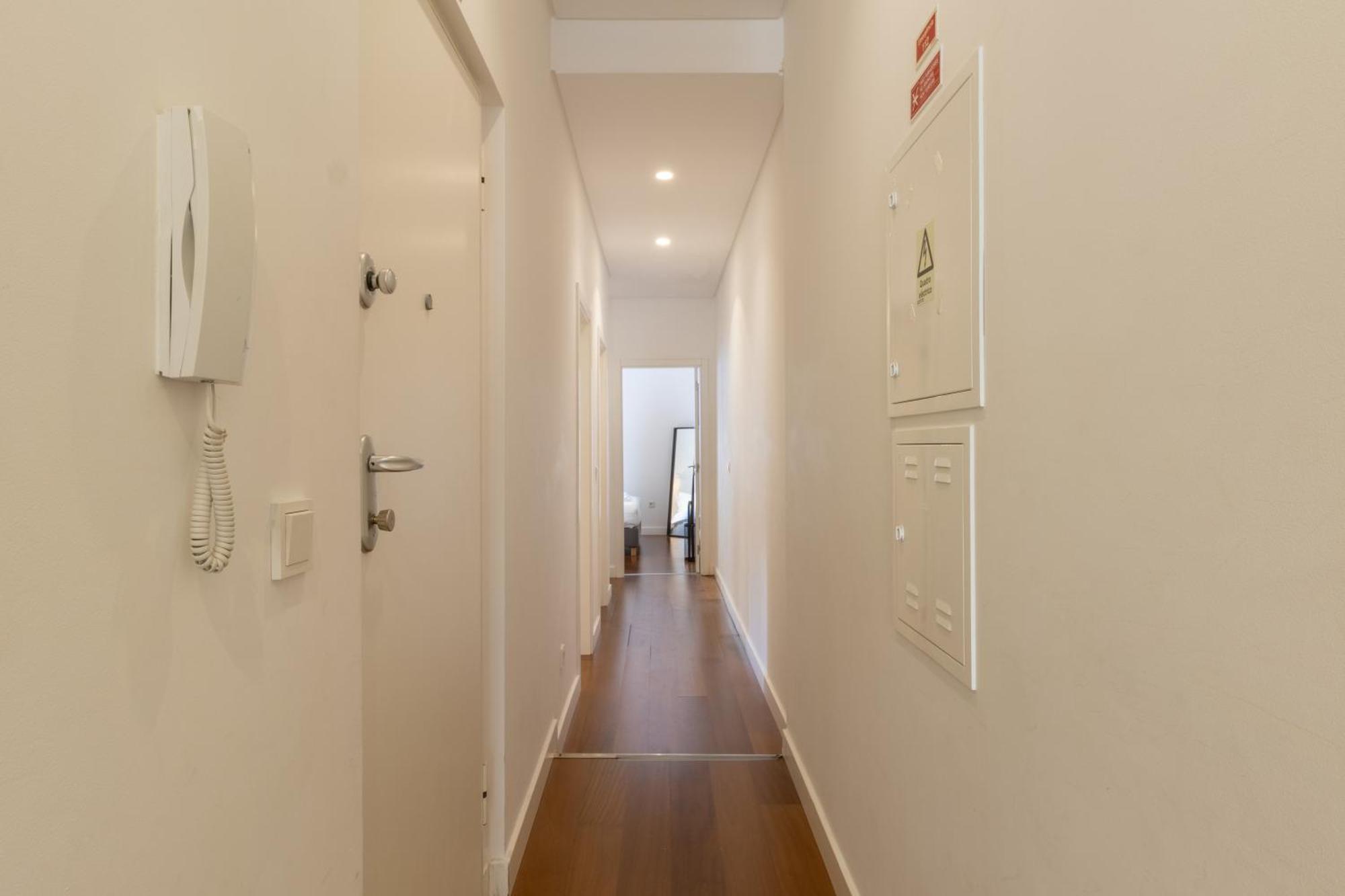 Spacious, Family Friendly 3br & 3wc. Ac/heating. Apartment *