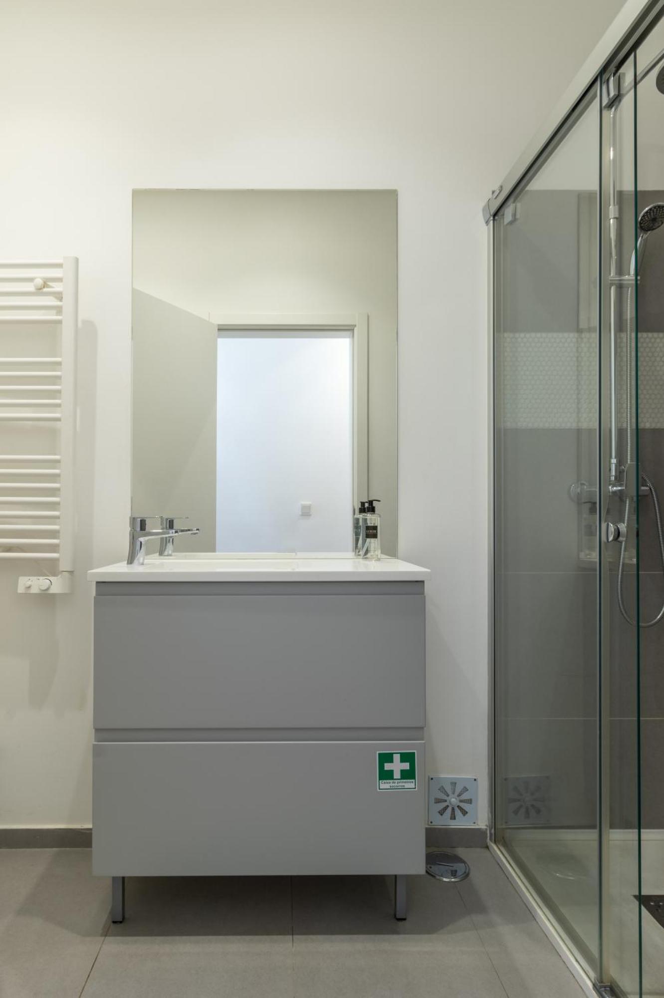 Apartment Spacious, Family Friendly 3br & 3wc. Ac/heating.