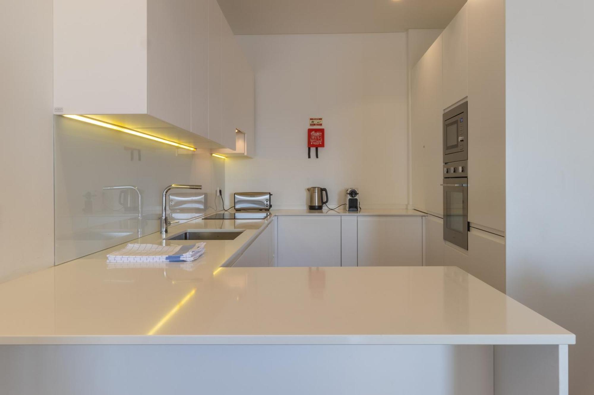 Apartment Spacious, Family Friendly 3br & 3wc. Ac/heating.